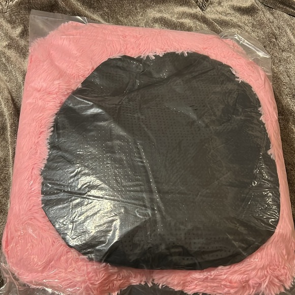 Fresh Fab Finds Pet Dog Bed Soft Warm Fleece in Pink, Size M/L, New - Picture 3 of 6